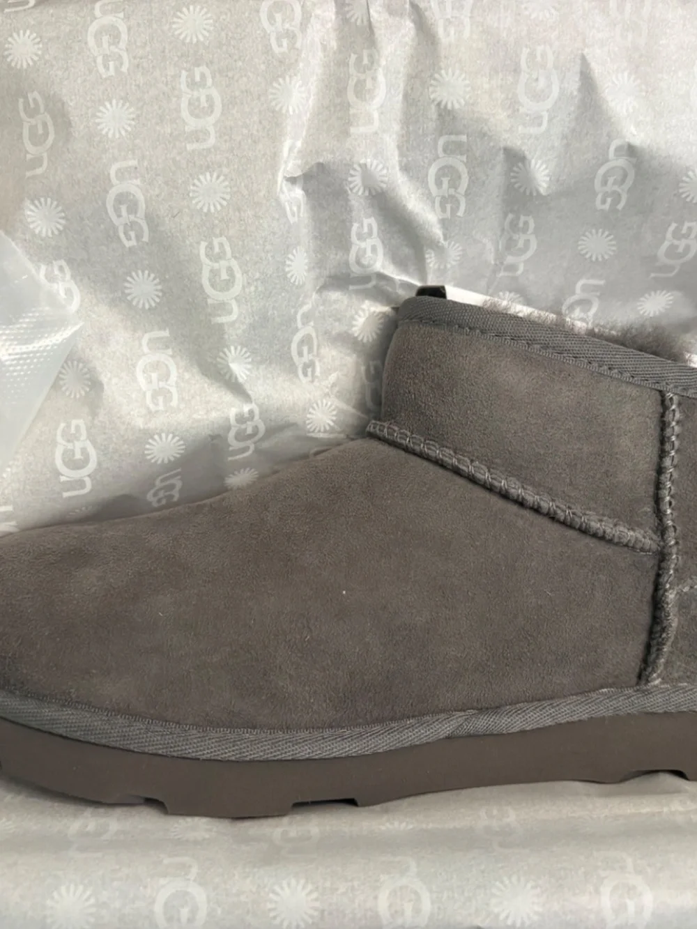 Ugg boots kids size 6